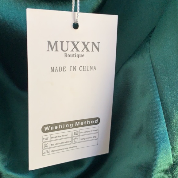 Emerald Green Evening Gown - Picture 4 of 4